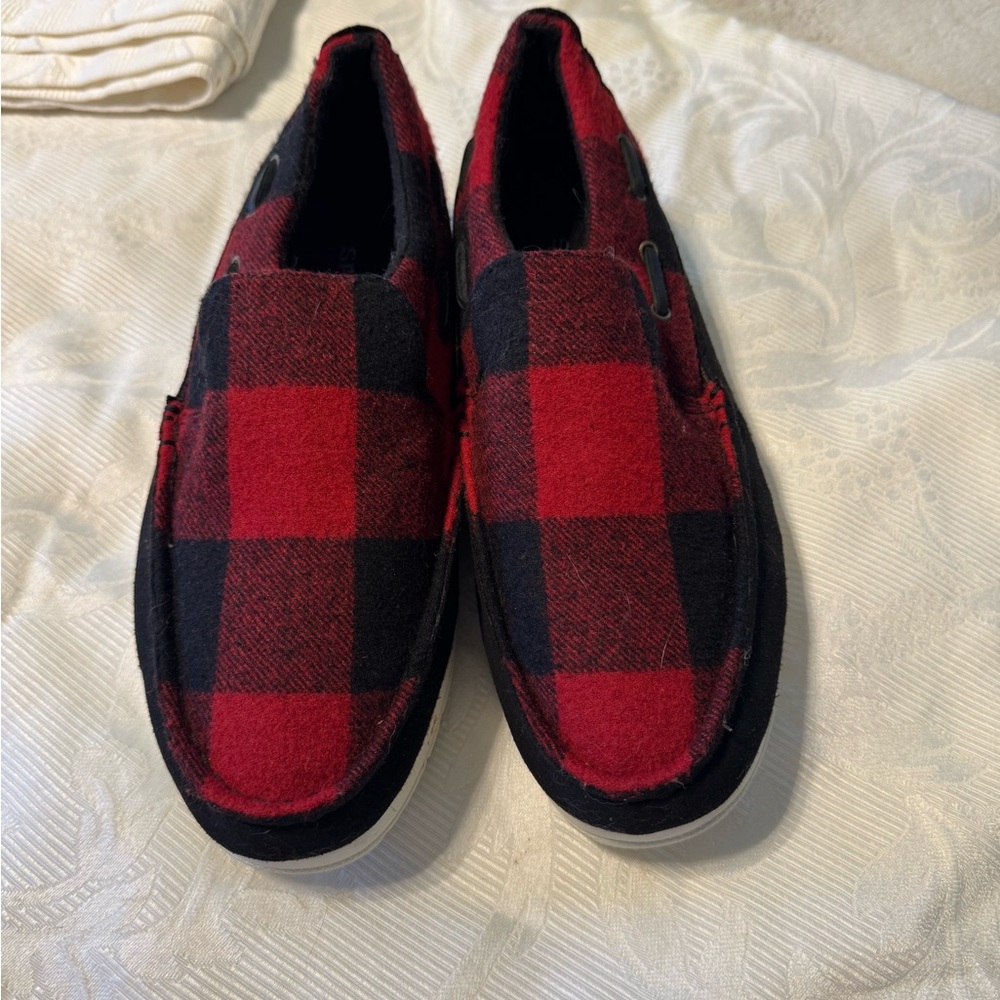 Sperry Kids Red and Black Plaid Sneakers new